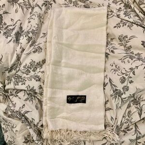 White pashmina scarf